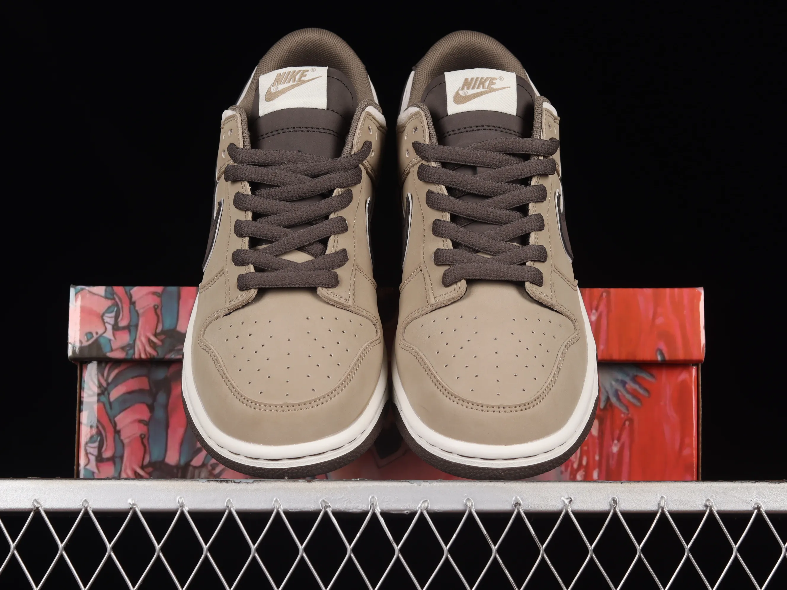 All Categories Nk SB Dunk Series Nk SB Dunk Low Low-top sneakers Otomo Katsuhiro x Nk SB Dunk Low "Steamboy OST" Creative customization collaboration Otomo Katsuhiro co-branded SB low-top sports and leisure sneakers LF0068-002